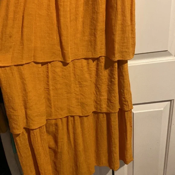 Kings Road Smocked Off Shoulder Ruffle Tiered Maxi Dress Size Medium - Picture 3 of 3